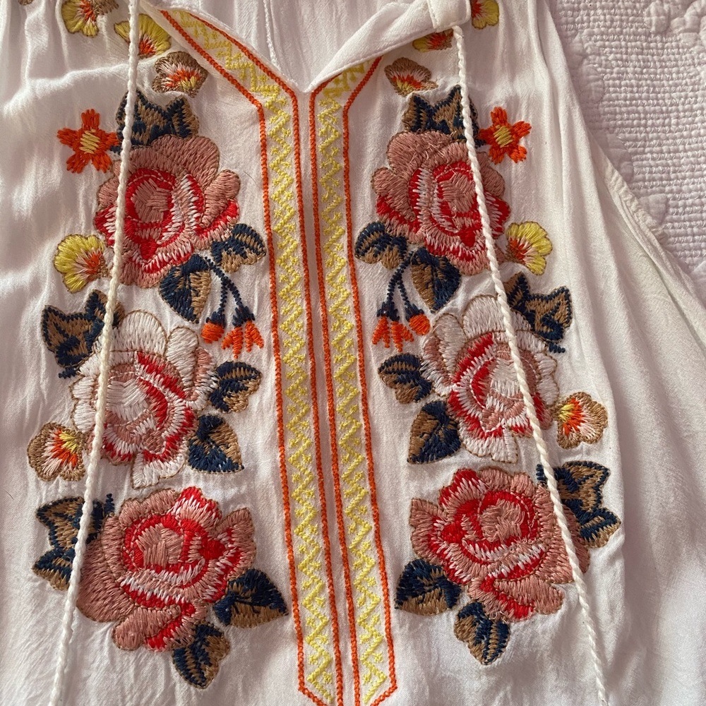 White Embroidered Tank - Picture 2 of 3